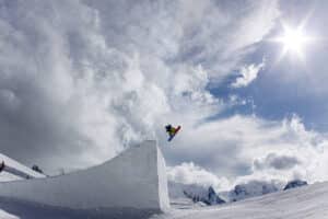 Halfpipe Snowboarding